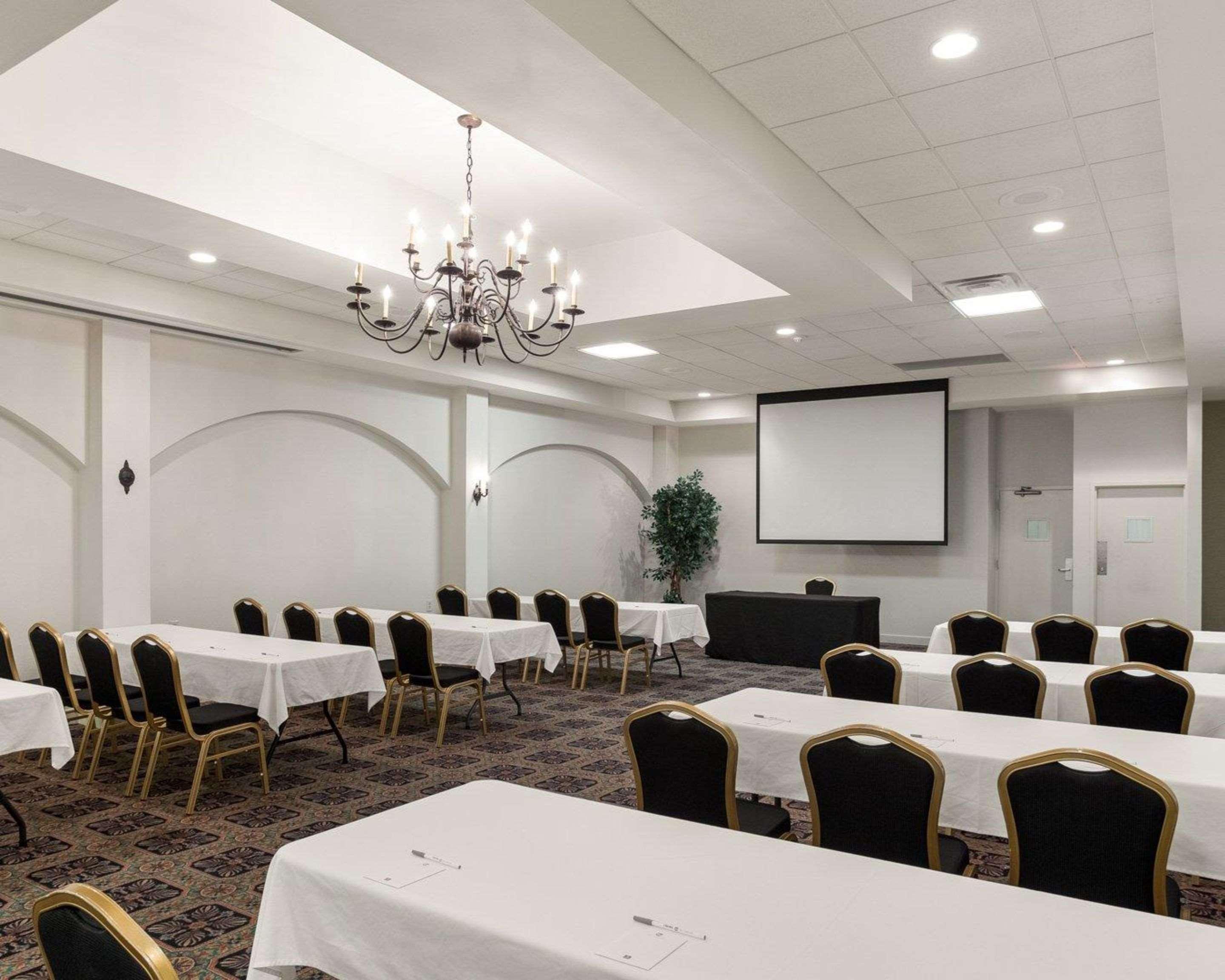 Clarion Inn Conference Center Гонзалес Екстериор снимка
